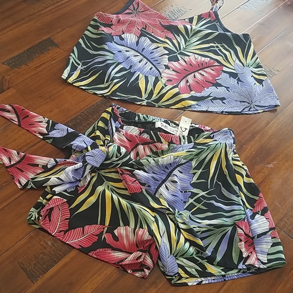 Tropical Two Piece Shorts Set - Picture 3 of 4
